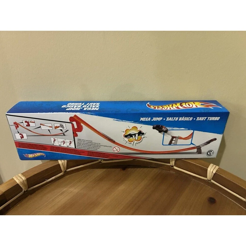 Hot Wheels Mega Jump - Car Included! (Mattel W5368) NEW, Sealed Box 2011